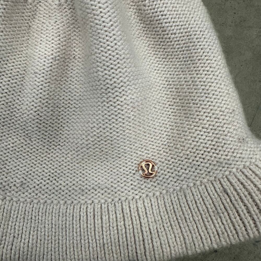 Lululemon 100% Merino Wool White Knit Beanie Hat Pom Pom - Picture 2 of 6